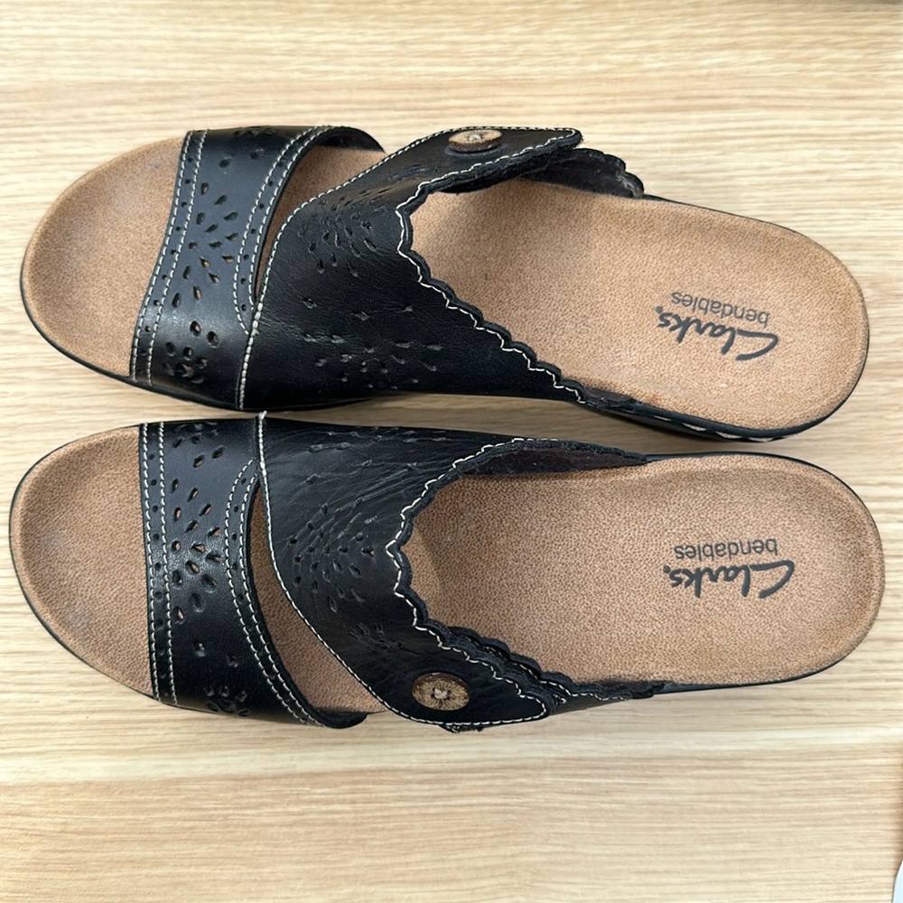 Brand new! Clarks bendables sandals! Size 8.5M